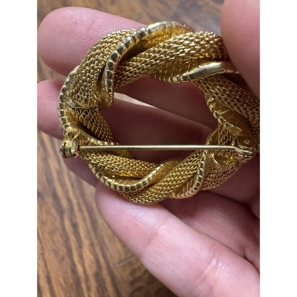 Unique Vintage Gold Tone Twisted Mesh & Metal Circle Pin / Brooch - Picture 7 of 8